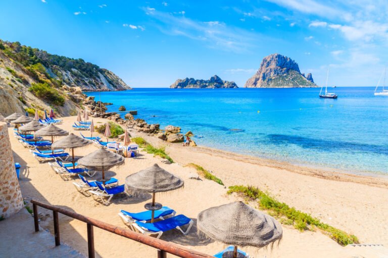 Desde 97€ – VIAJEROS PIRATAS – Escapada a Ibiza en Semana Santa: vuelos y de 2 a 5 noches de hotel en San Antonio